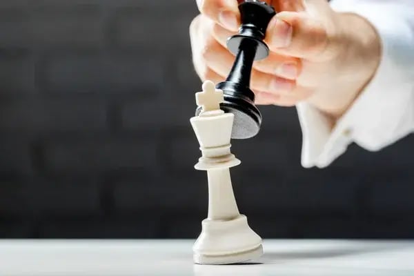 depositphotos_124274906-stock-photo-hand-playing-chess