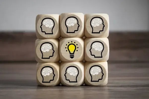 depositphotos_224840442-stock-photo-cubes-dices-brainstorming-light-bulb