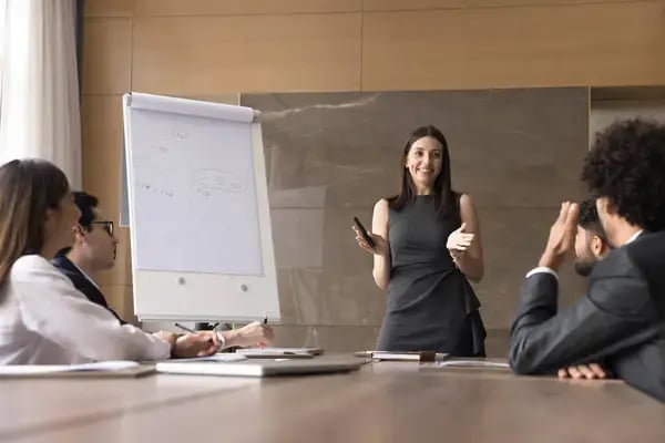 depositphotos_834652930-stock-photo-effective-simple-strategy-smiling-businesswoman
